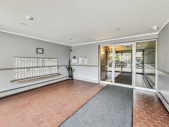 2nd image of 7733 W Belmont Ave APT 201