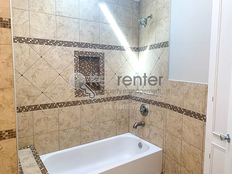 115 N Larchmont Ave #B — Photo 5