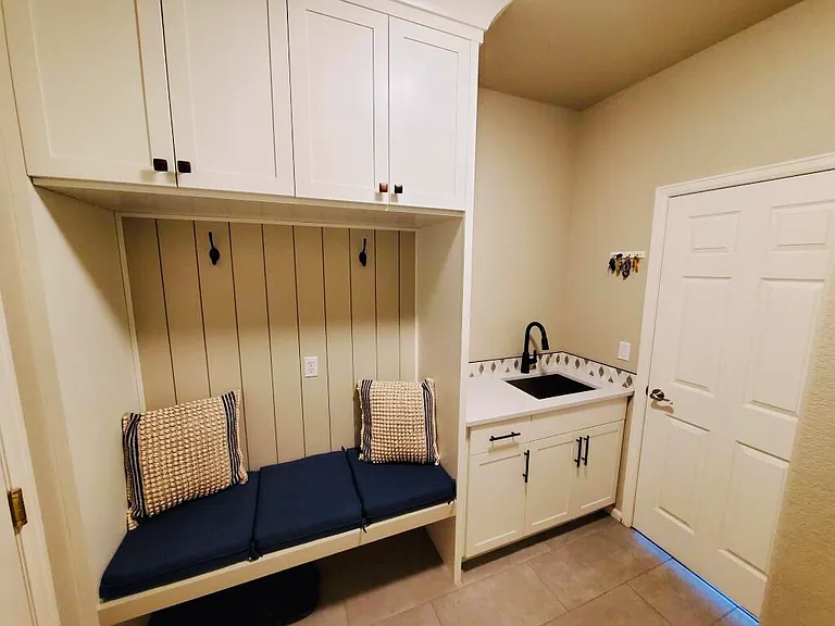 Mudroom/ Laundry room