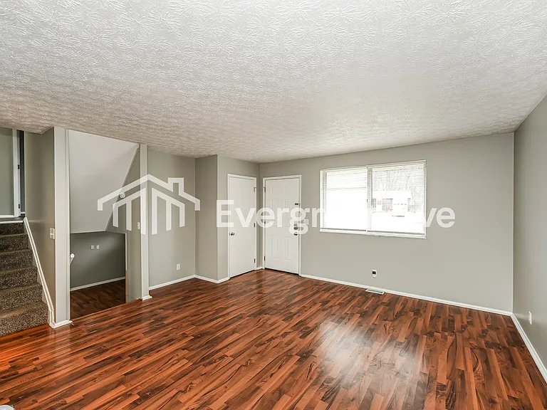 10226 Storm Dr — Photo 4