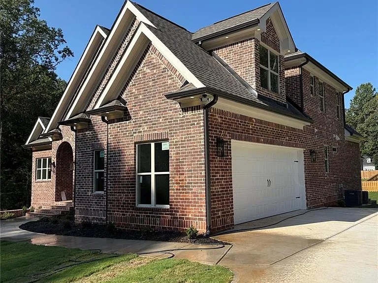 133 W Putnam Ferry Rd — Photo 2