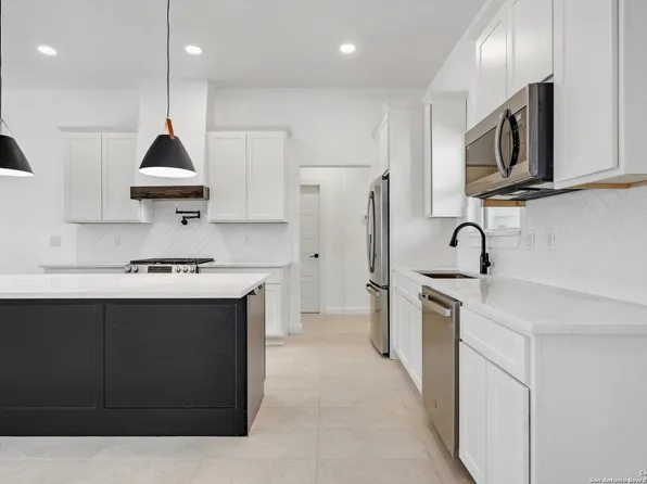 102 W Eli Chandler, Blanco, TX 78606