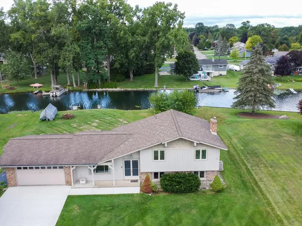 722 Rachelle St, White Lake, MI 48386