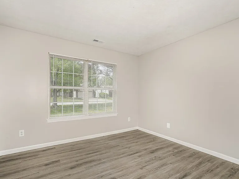 1947 Mare Ave — Photo 13