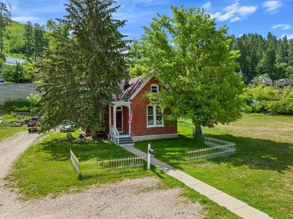 31 Charles St, Deadwood, SD 57732