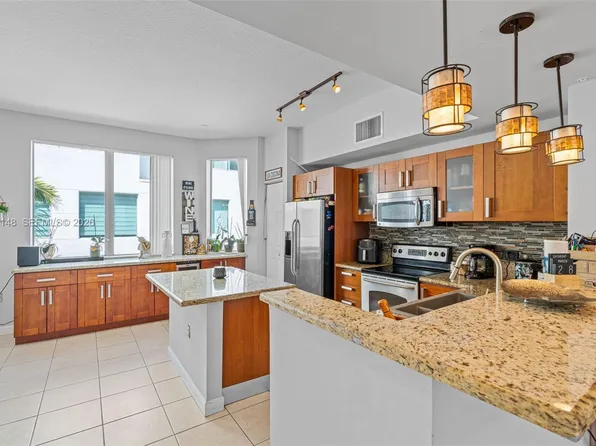 2134 Van Buren St APT 306, Hollywood, FL 33020