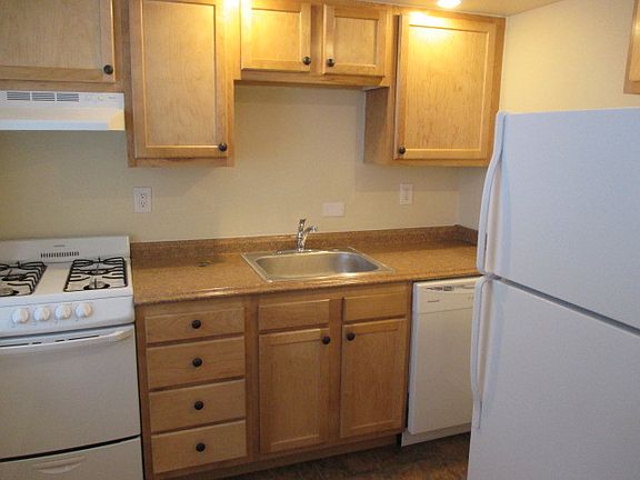 3rd image of 3902 Brownsville Rd APT 102