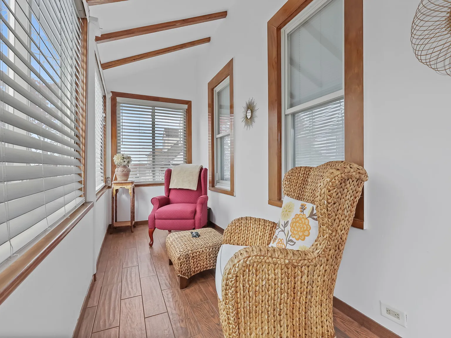 4 bed, 2000 sqft, $5,600 — Photo 3