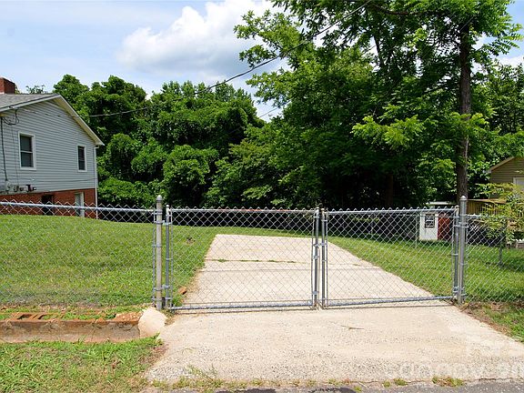 4th image of 309 Morehead Rd