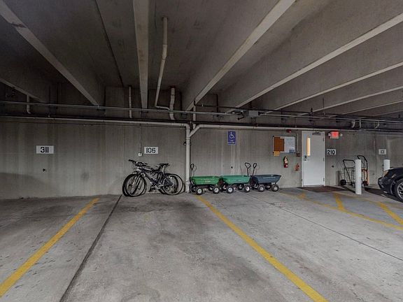 3rd image of 110 Richmond Dr SE Unit 106