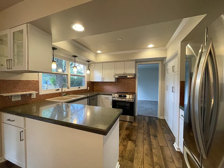 2560 Berwyck Rd SE — Photo 2
