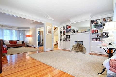 1st image of 32 Lincoln Ave