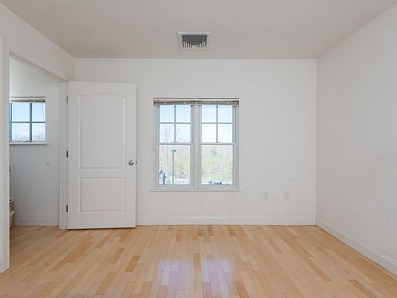 4th image of 501 Commerce Dr Unit 4212