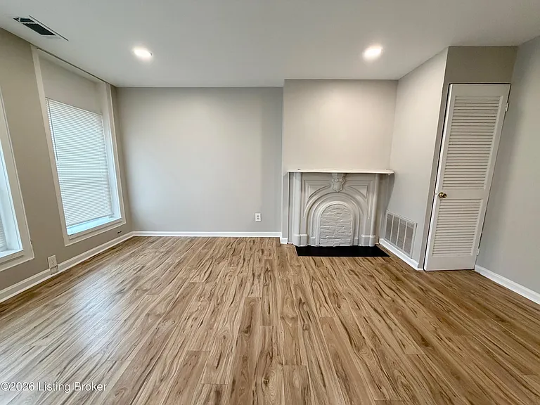 2221 W Madison St — Photo 2