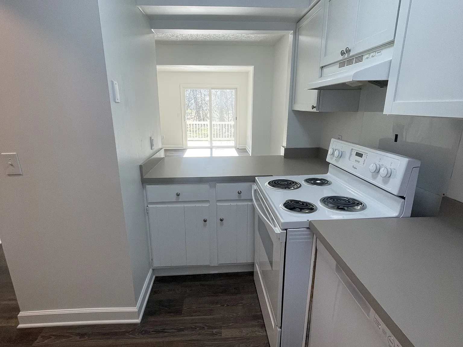 2158 Regency Dr — Photo 3