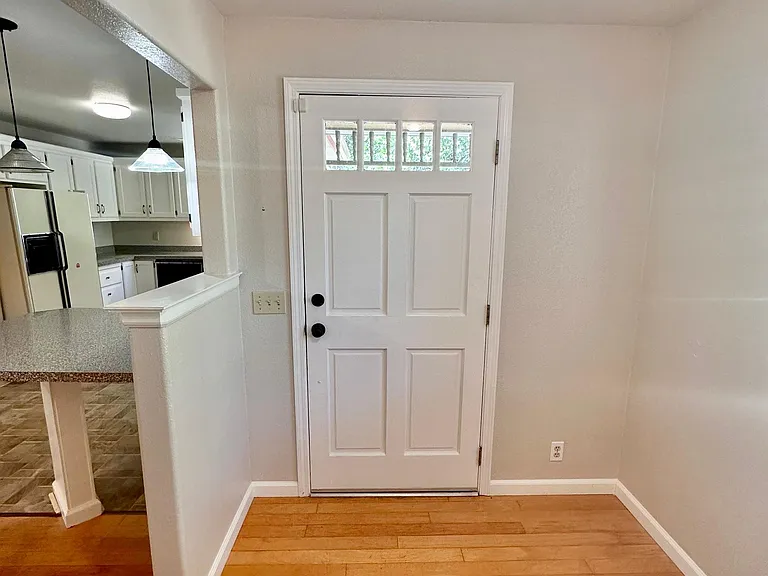 10529 Boulder St — Photo 4