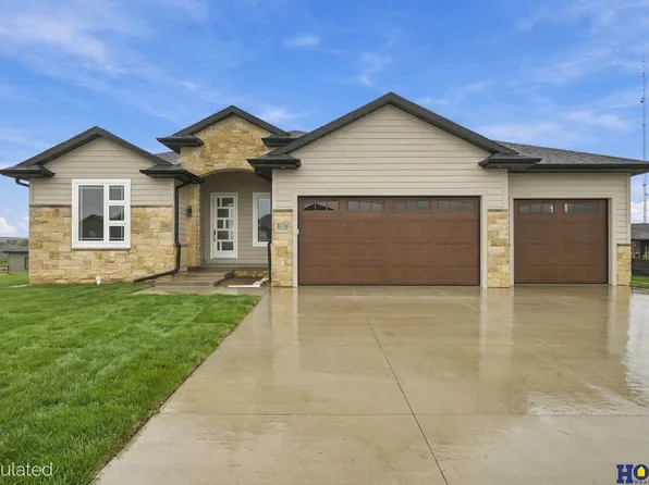 8720 Honeybee Ln, Lincoln, NE 68526