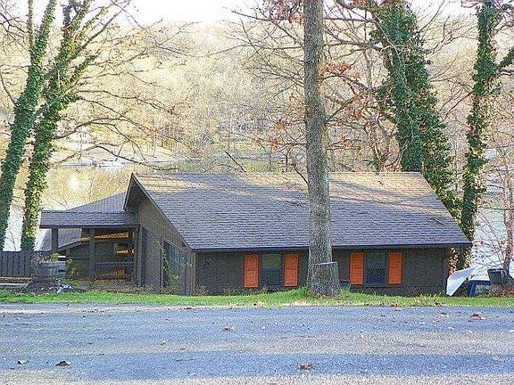 3rd image of 35 Eaton Cir