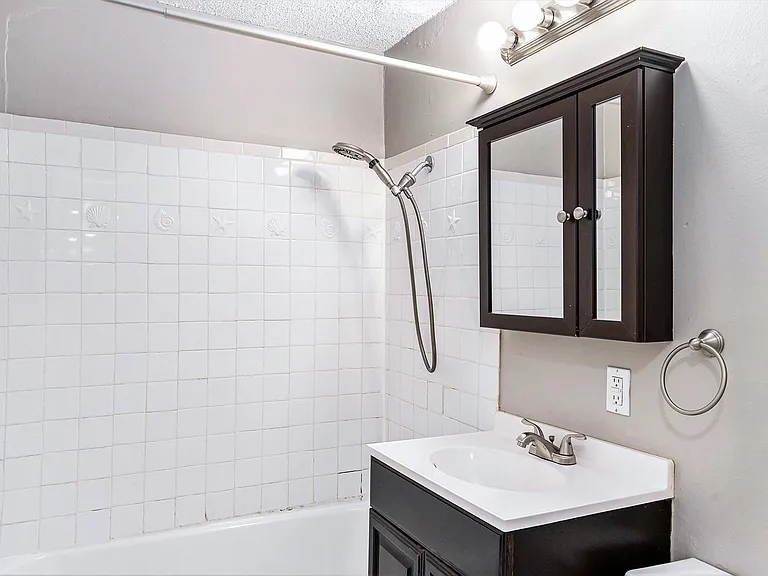 Manor Ridge Apartments — Photo 12