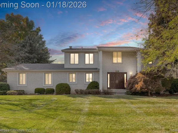 6260 Nicholas Dr, West Bloomfield, MI 48322