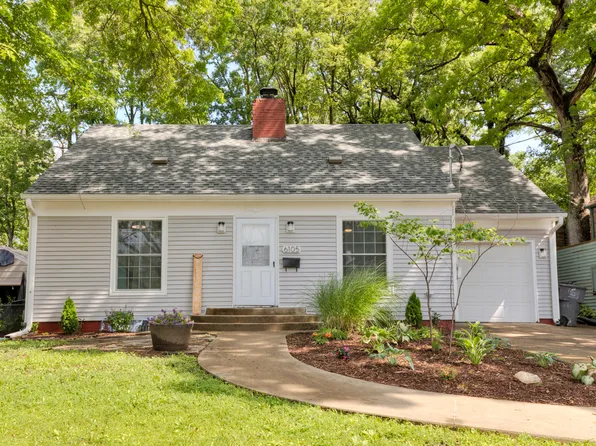 6105 Walnut Hill Dr, Des Moines, IA 50312