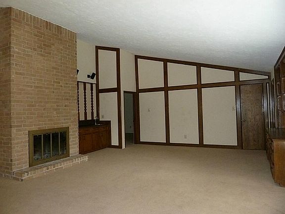 2nd image of 2914 S Blue Meadow Cir