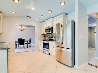 909 Rose Arbor Dr, Sebastian, FL 32958