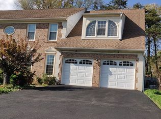 12050 Sugarland Valley Dr, Herndon, VA 20170