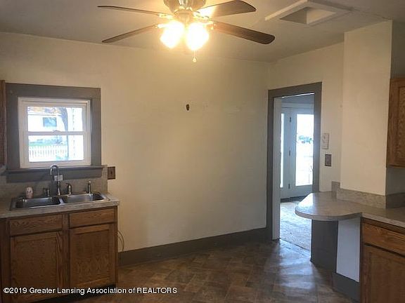 4th image of 303 King St