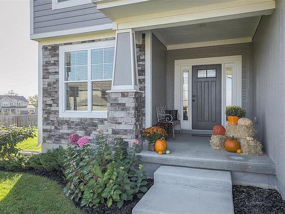 3rd image of 5221 Meadowsweet Ln