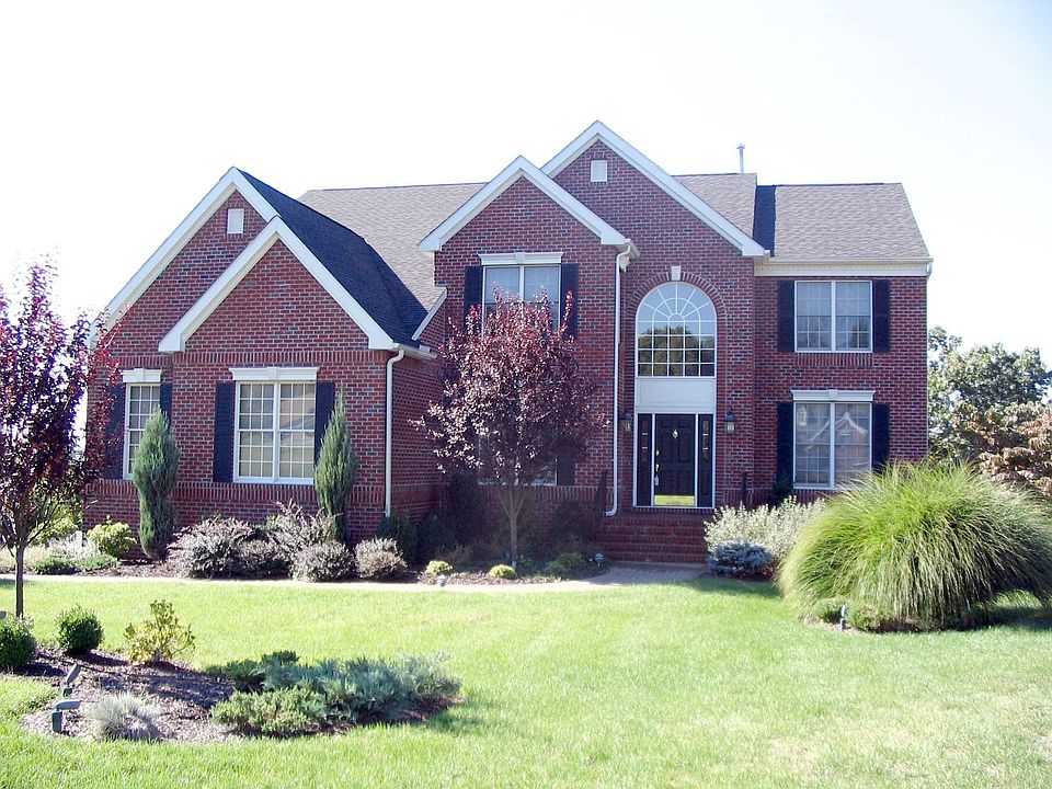 1st image of 26 Red Oak Ln