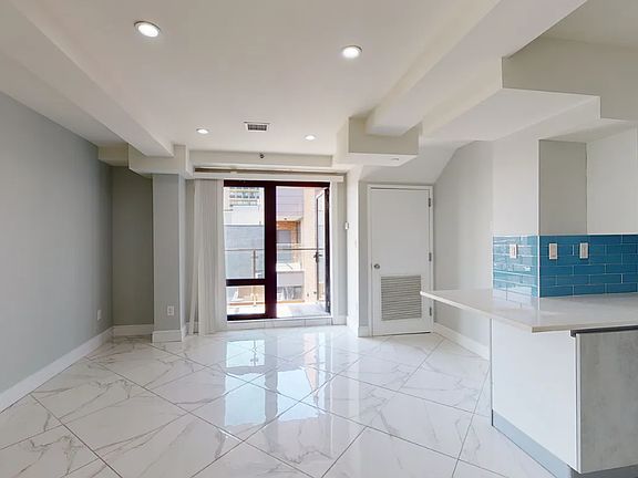 3rd image of 17730 Wexford Ter #Penthouse 806