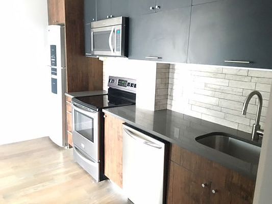 3rd image of 150 10th St #4
