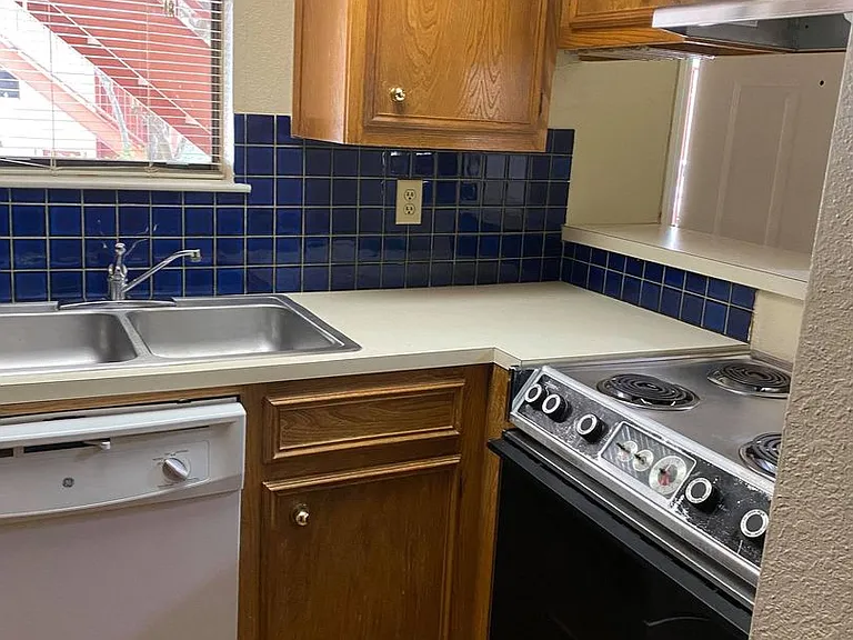 706 W 22nd St #104 — Photo 7