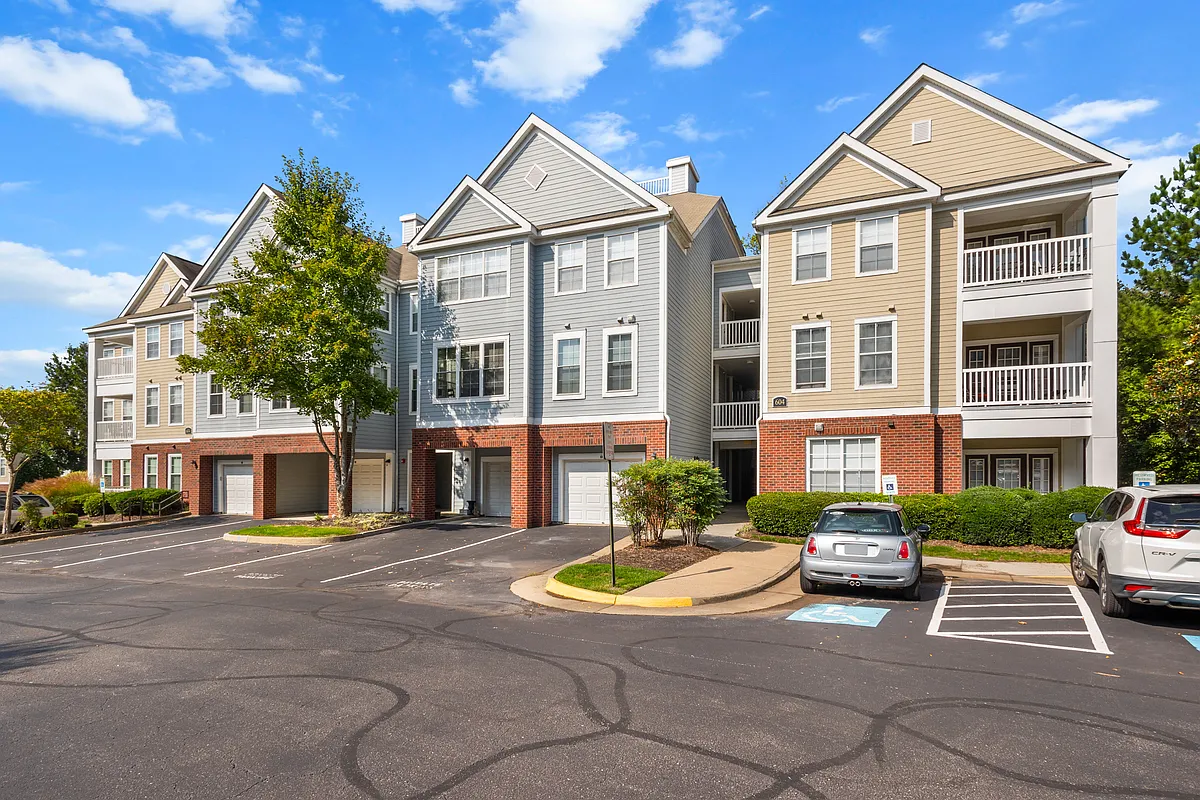 Building Photo - 604 Bristol Village Dr #104