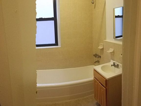 3rd image of 221 Linden Blvd APT C20