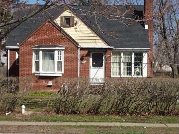 2nd image of 886 Maryvale Dr