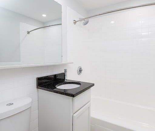 5th image of 1430 Columbia Rd #4