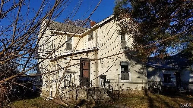 587 Mary St photo 1