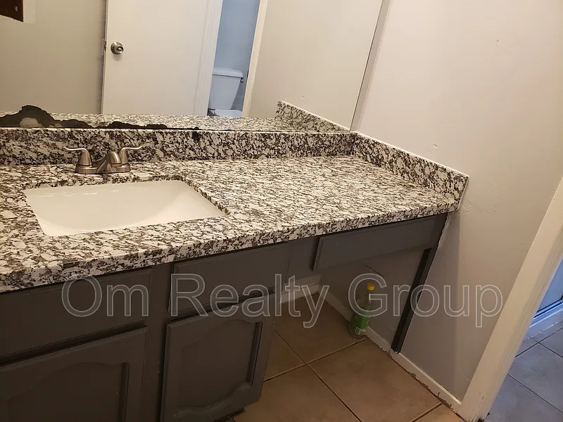 4 bed, 2.0 bath, 1854 sqft, $1,950 — Photo 4