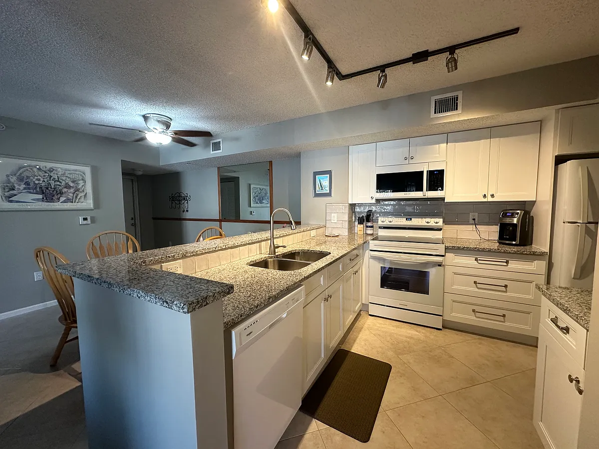 Building Photo - 278 Village Blvd #8205