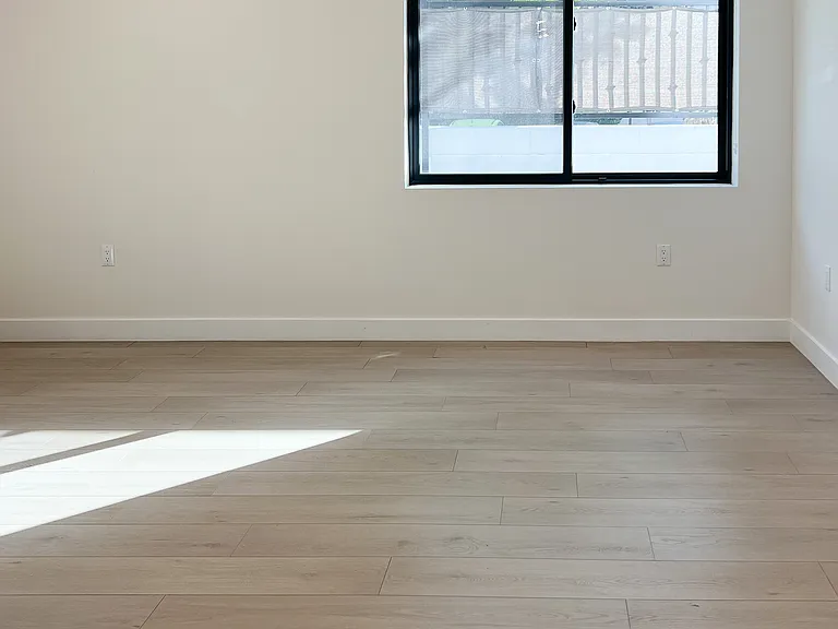 941 N Martel Ave #102 — Photo 11