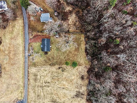 5th image of 306 Plemmons Rd