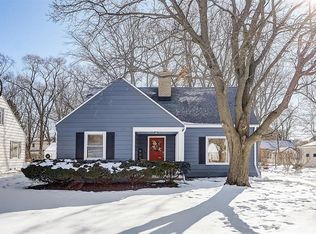 7510 N Crossway Rd, Fox Pt, WI 53217