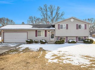 939 E Hoffman St, Three Rivers, MI 49093