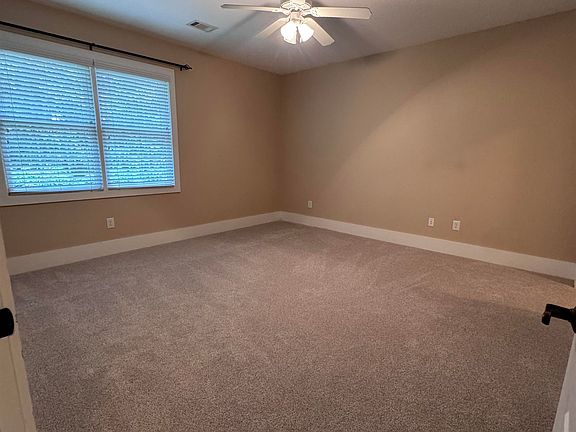 4th image of 122 Edgewood Ct
