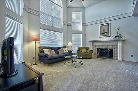 5th image of 4338 Greenwood Ln