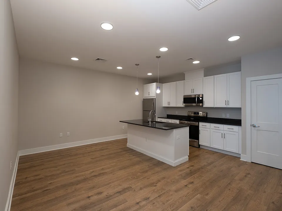 216 S Division St #206
