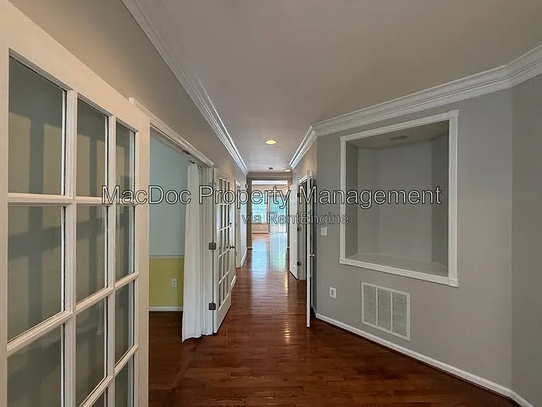 1404 Graham Dr — Photo 3