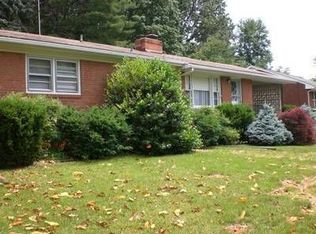 111 Robin Hood Rd, Staunton, VA 24401